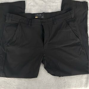 Men’s Eddie Bauer Cargo Zip Pocket. 40x30.